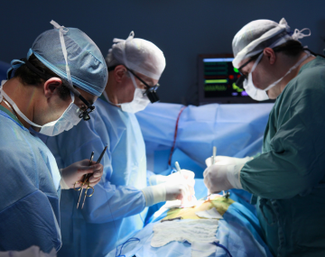 performing advanced laparoscopic surgery